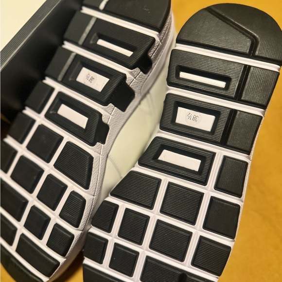 White Gucci Authentic Interlocking Womens Sneakers - Picture 4 of 5